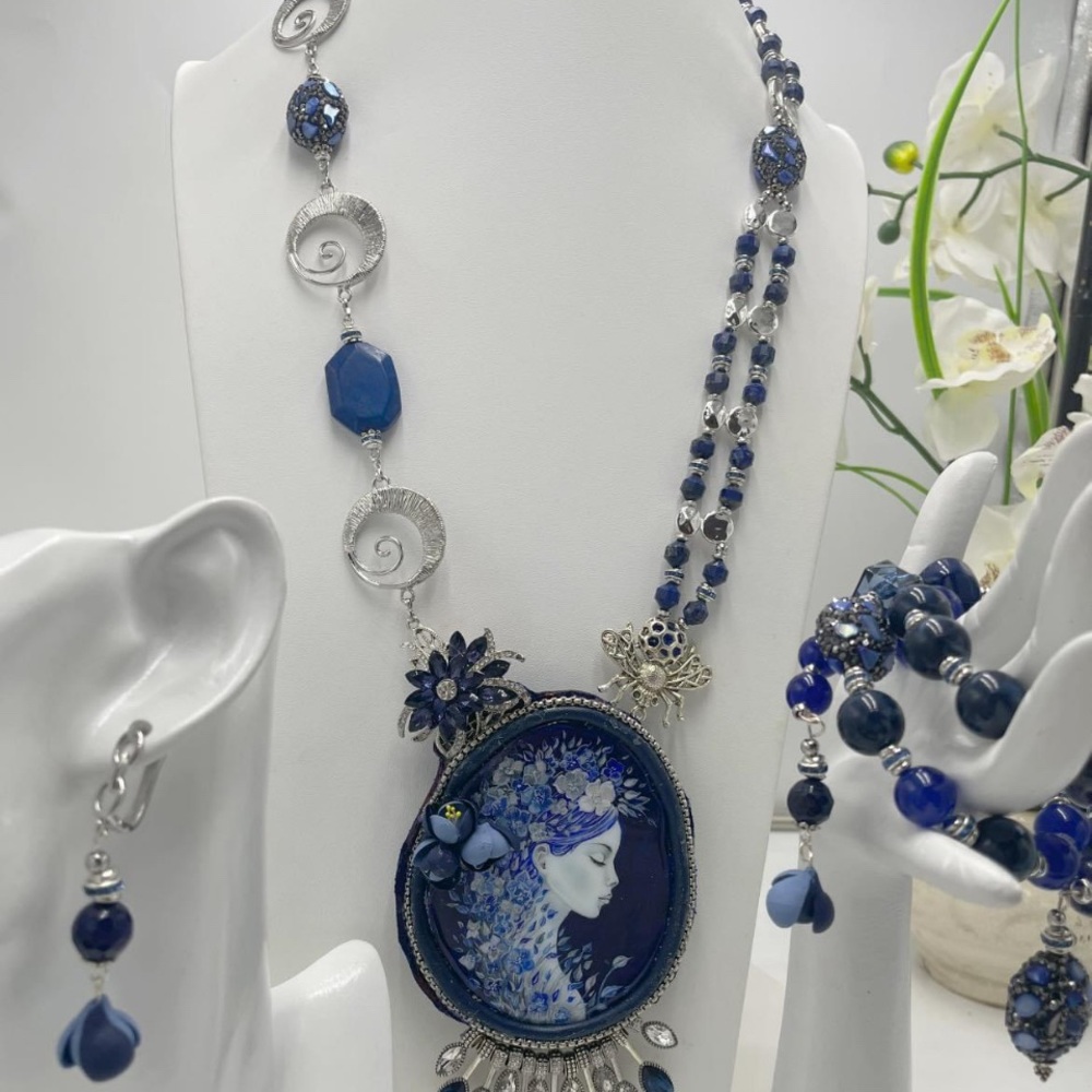 Elegant Blue and Silver Necklace Set